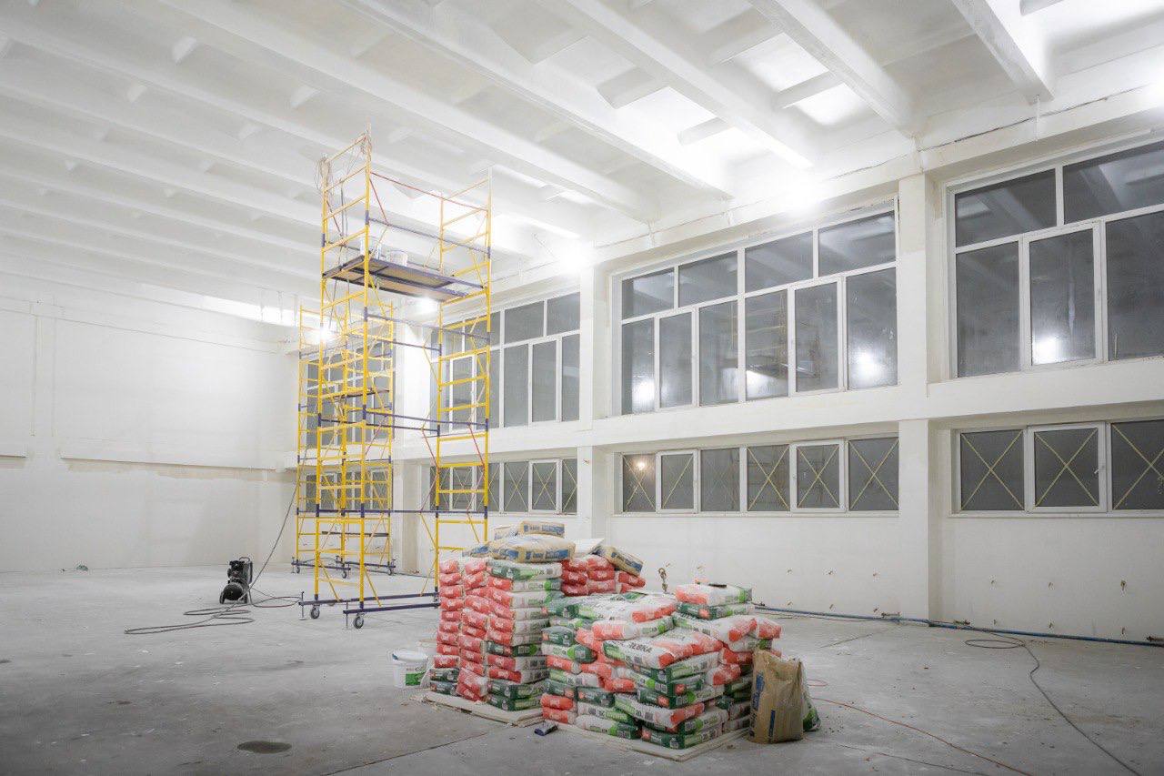 В курской школе №36 ремонт спортзала идет с отставанием от графика