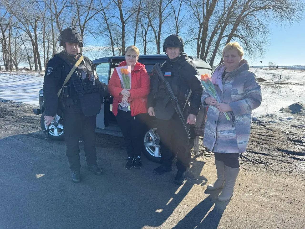    В Большесолдатском районе в Курской области полицейские поздравили женщин-водителей с 8 марта