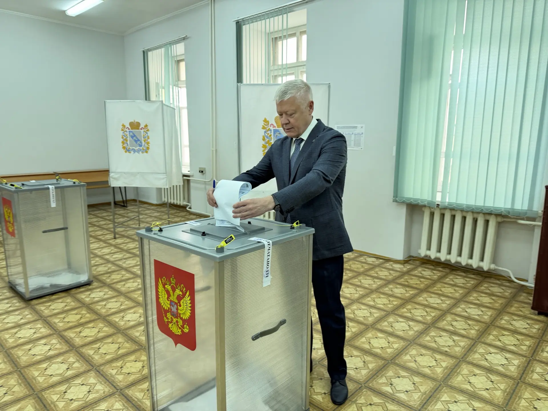 Депутат Госдумы Василий Пискарёв проголосовал в Курске 