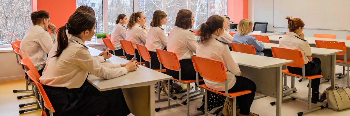 В Курске в школе №35 прошел Всероссийский урок, посвященный освободительной миссии на Украине