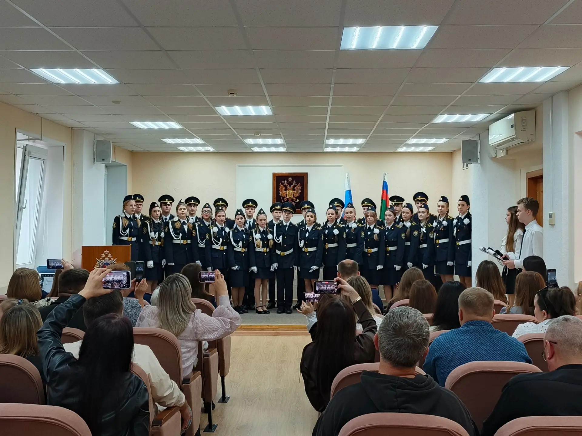 В школе №42 юных курян посвятили в первых кадетов следственного комитета