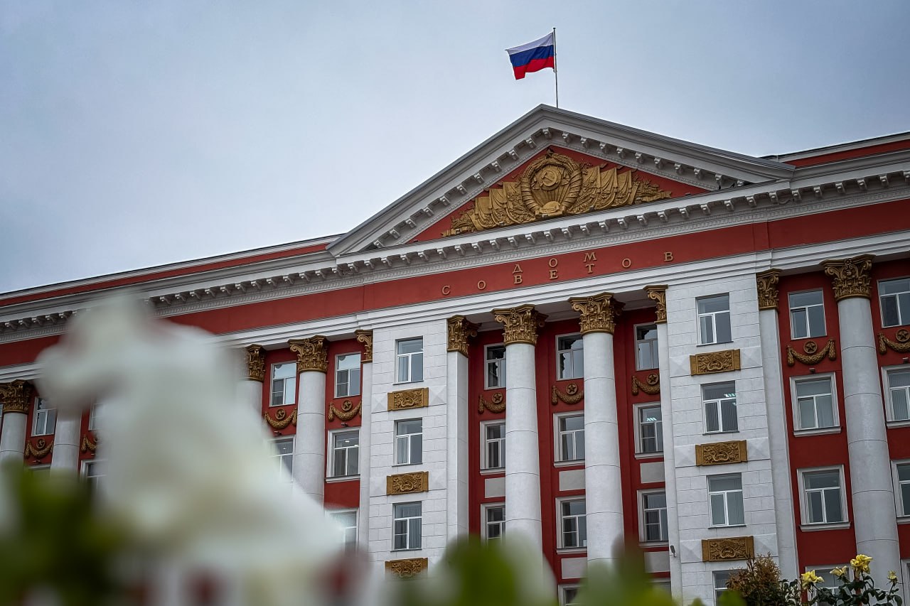 В Курске устраняют повреждение на участке теплосети по улице Почтовой