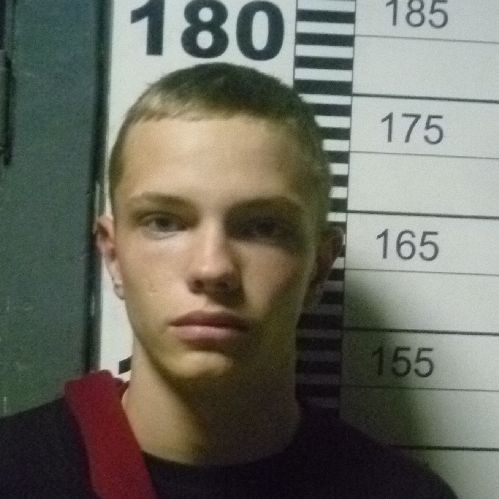 В Курске разыскивают 18-летнего парня, подозреваемого в кражах
