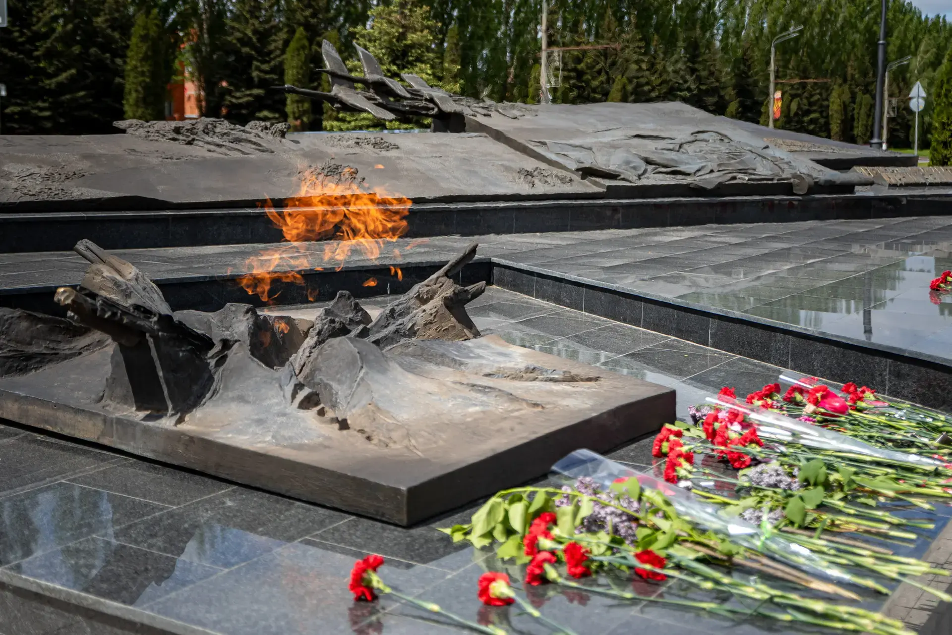В Курске из-за ремонта отменили традиционное возложение цветов на мемориале