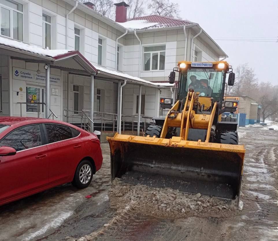 Курские дороги очищают ото льда