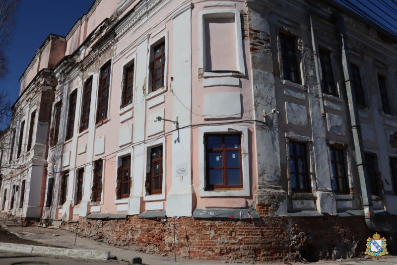 В Курске к 1 мая 2023 года планируют завершить реставрацию здания реального училища 