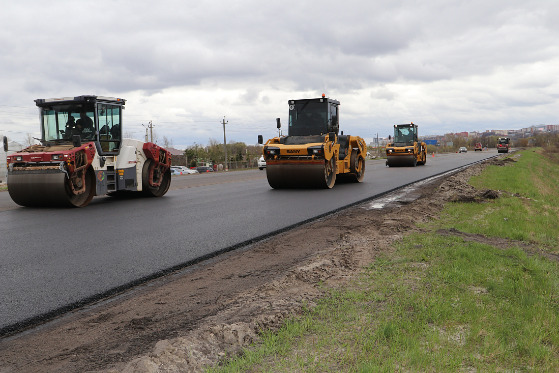В Курской области стартовала первая в 2026 году укладка асфальта