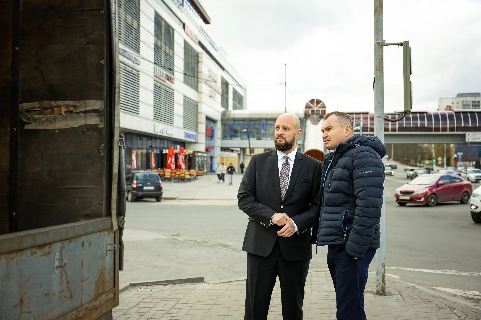 В центре Курска добавят антипарковочных блоков 