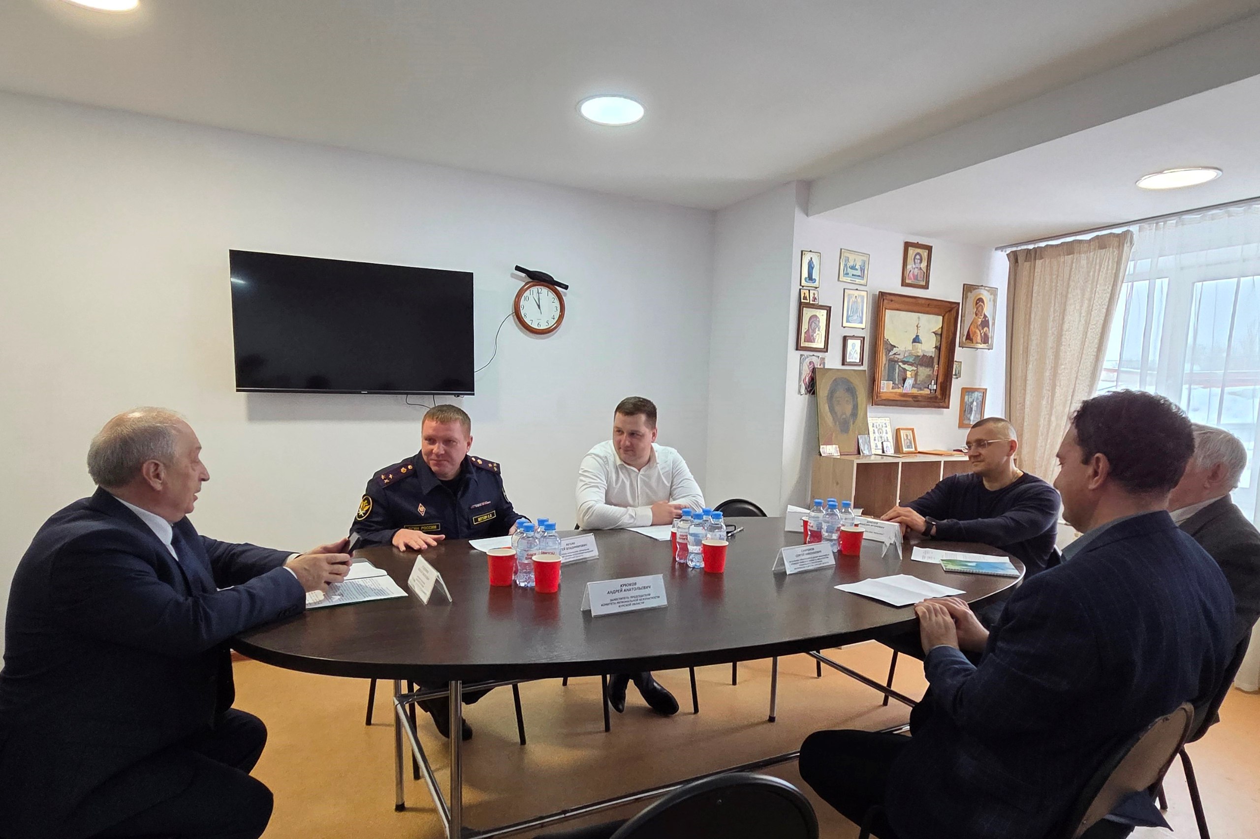 Представители органов власти и общественности посетили Центр пробации в Курске