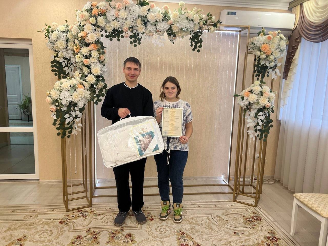 У одной пары из поженившихся в 2024 году близнецов из Курской области родилась дочь