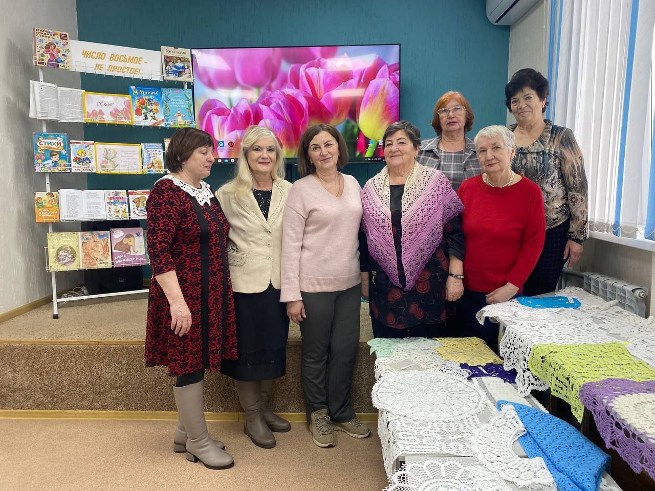 В Курской библиотеке-филиале № 1 им. Е.А. Благининой  состоялась  выставка «Филигрань изящных форм»