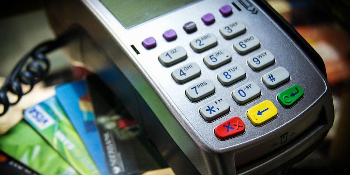 Курянин украл из кафе терминал для оплаты банковской картой