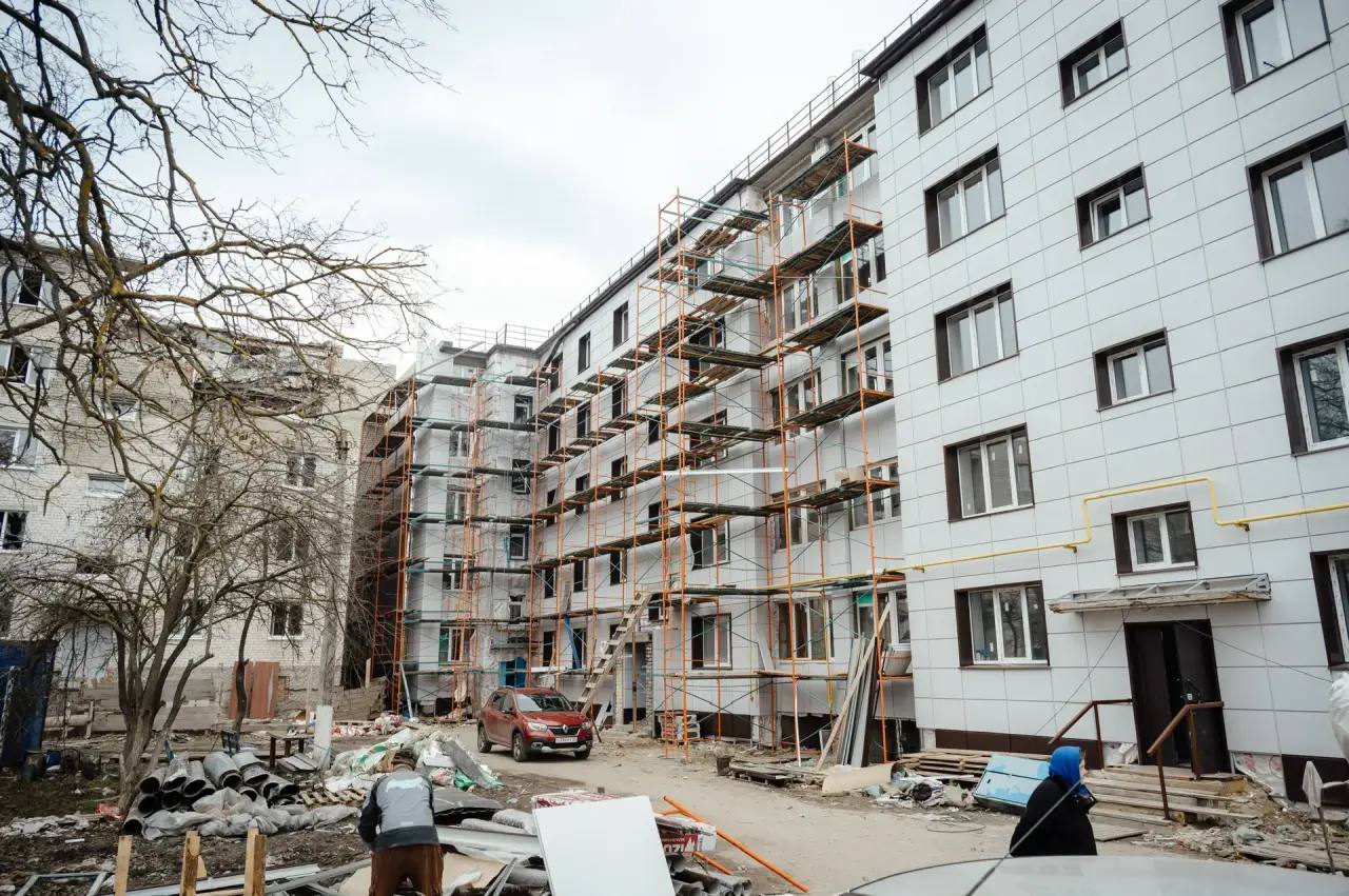 В Льгове Курской области проверили ход восстановительных работ многоквартирного дома