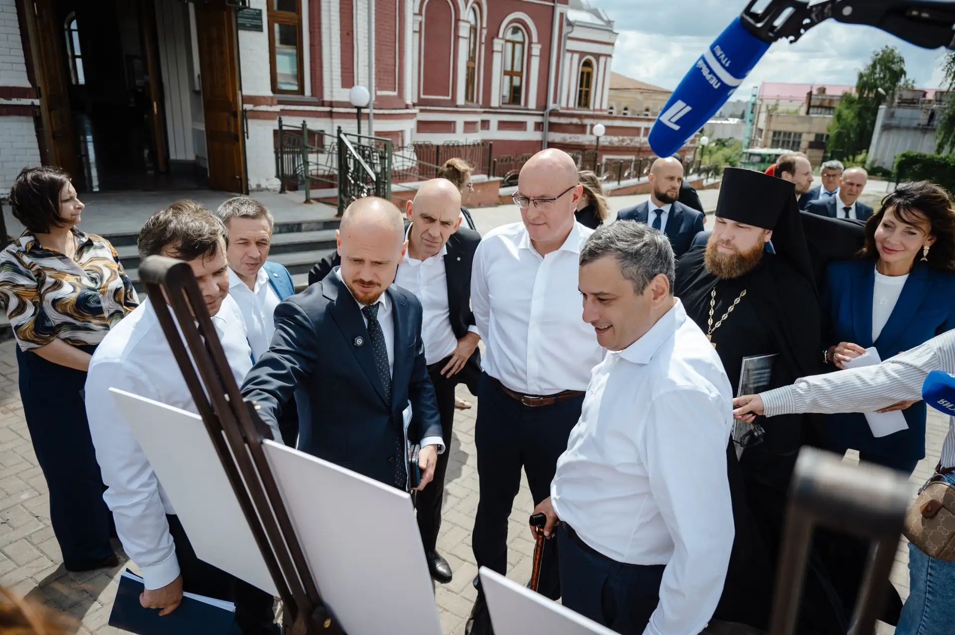 Зампреду Правительства РФ Дмитрию Чернышенко рассказали о проекте к 1000-летию Курска
