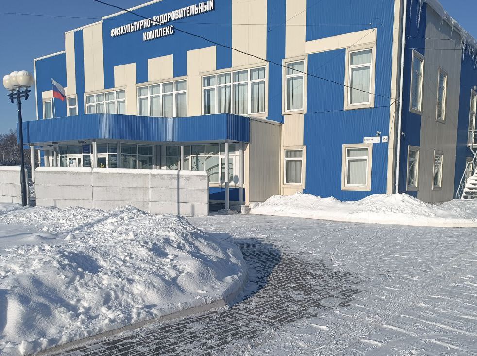 У курских спортивных школ на Тускарной и Косухина убрали снег