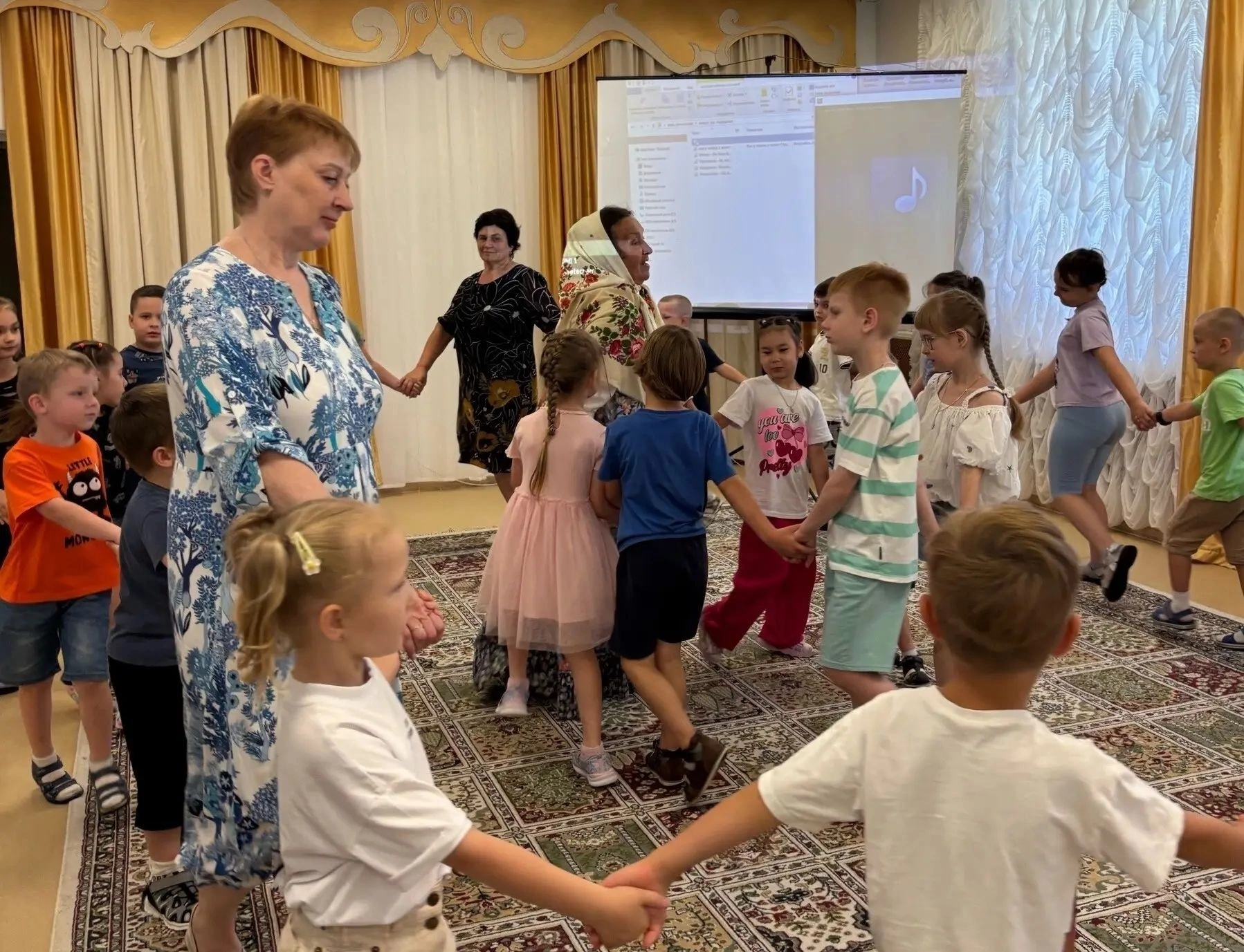 Курские библиотеки отметили День фольклора и День антрополога