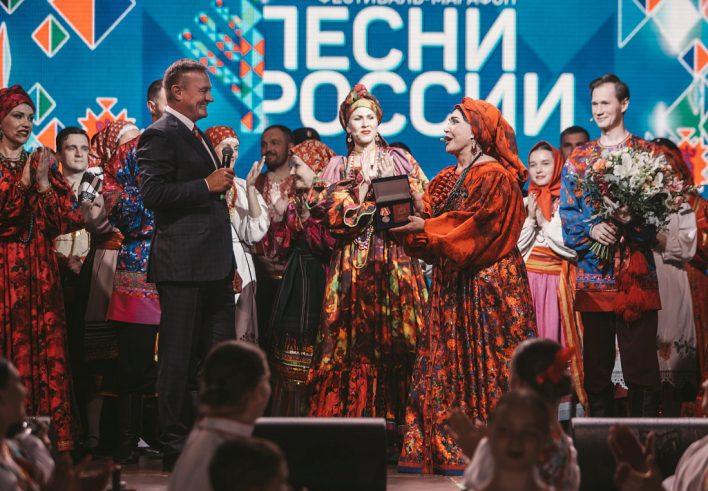 Курский губернатор поблагодарил Надежду Бабкину за благотворительные концерты