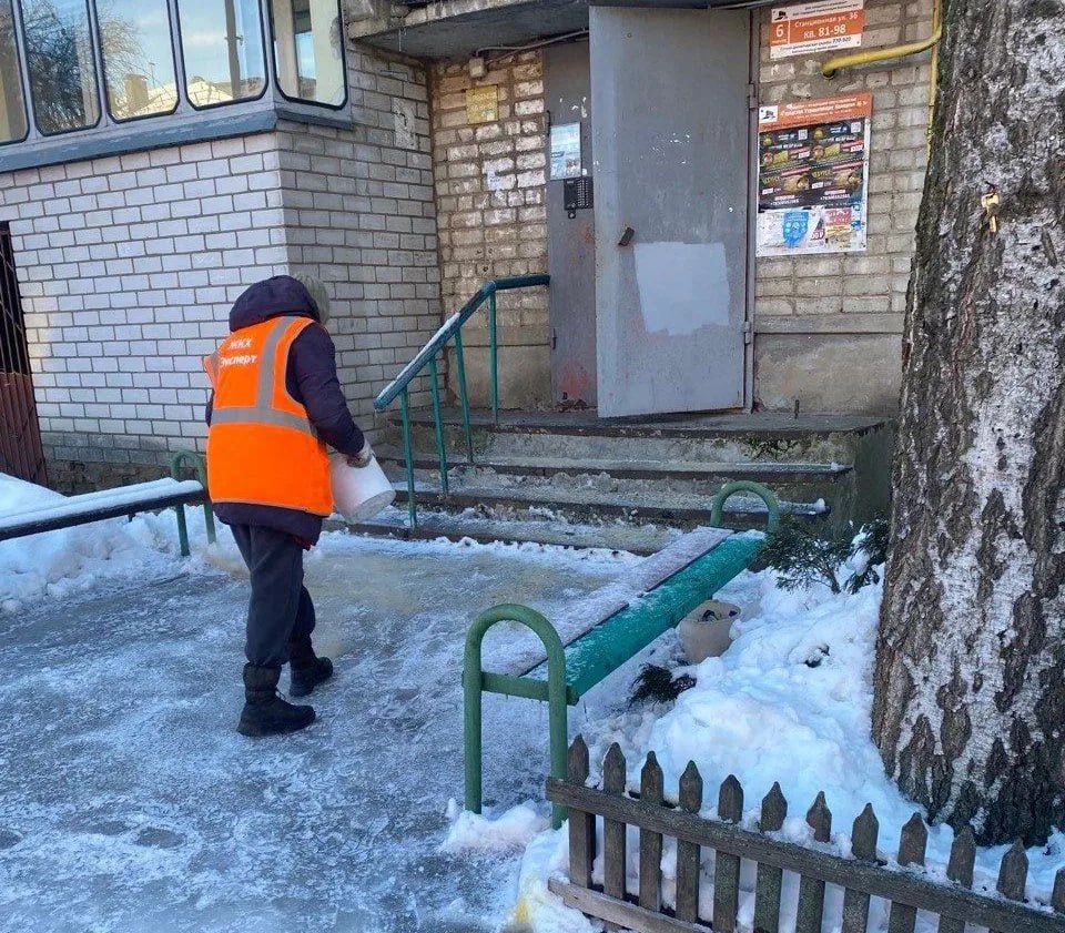 В Железнодорожном округе Курска проверили 32 дворовые территории