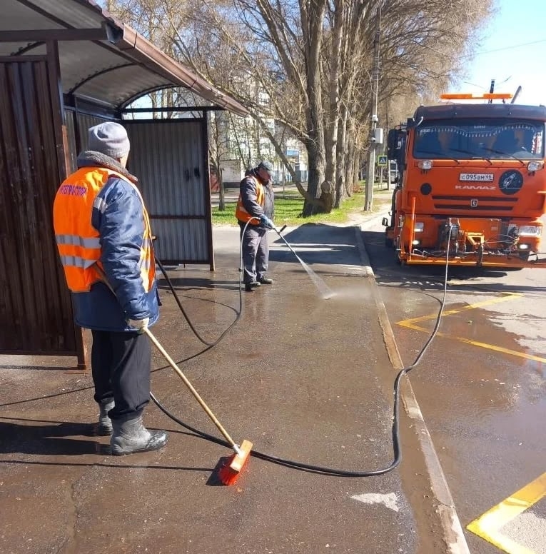 Курские улицы убирают 69 человек и 72 машины