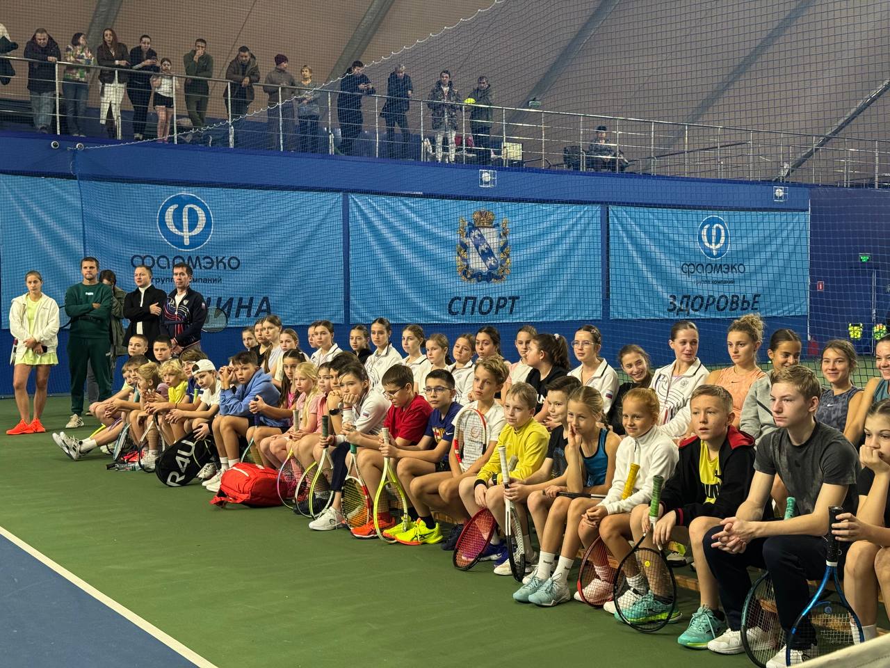 В Курской международной академии тенниса состоялась встреча с Вероникой Кудерметовой и Сергеем Демехиным