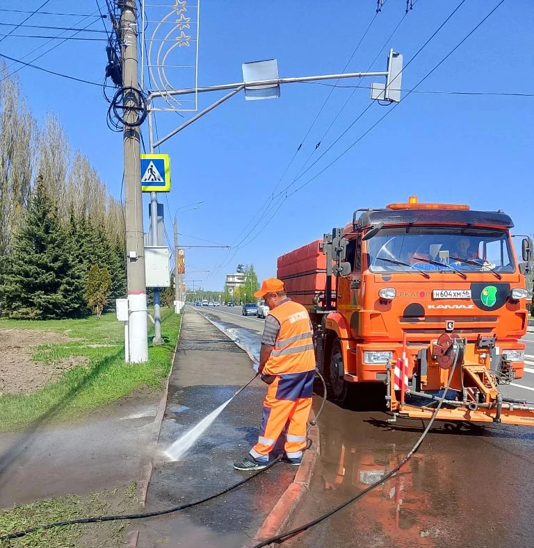 Дороги и улицы Курска убирают 78 коммунальщиков