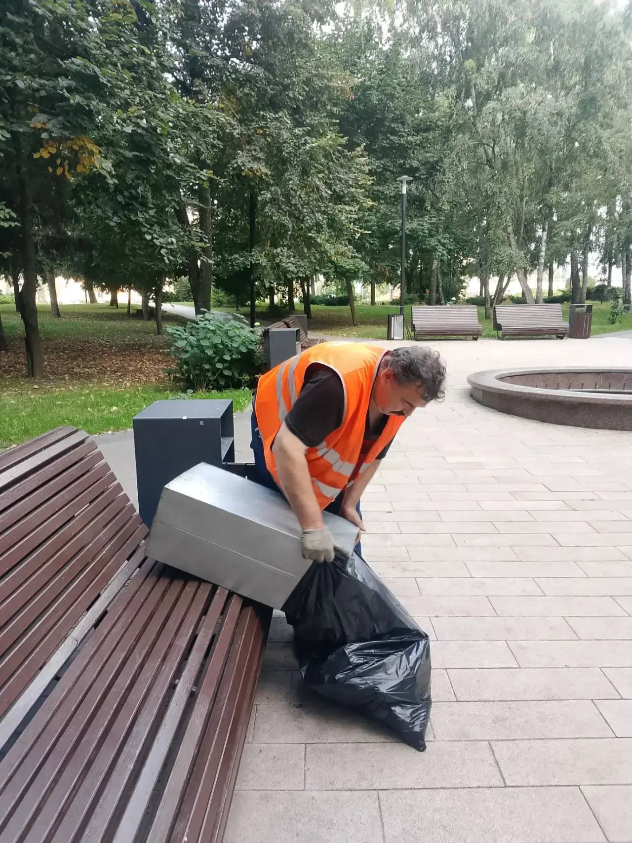 За неделю из парков и скверов Курска убрали 68 тонн мусора