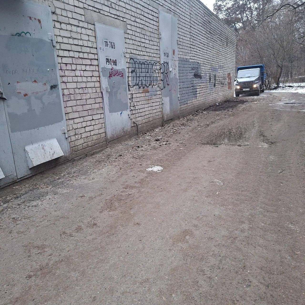 В Курске на территории ТП-768 по улице Комарова убрали бытовой мусор