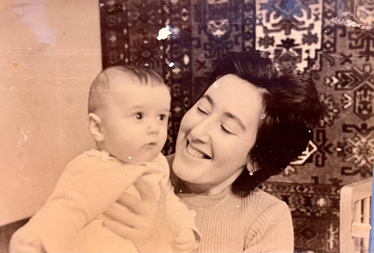 «Самое ценное, что есть у каждого из нас»: губернатор поздравил курян с Днём матери