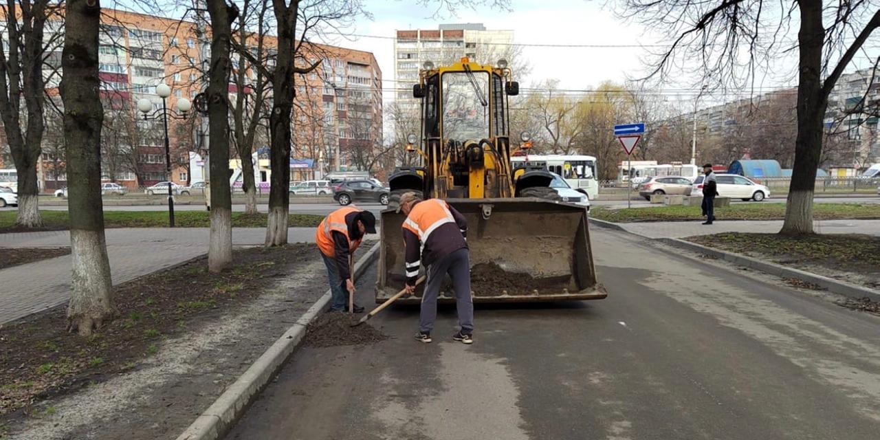 В уборке курских улиц задействовано 54 единицы техники