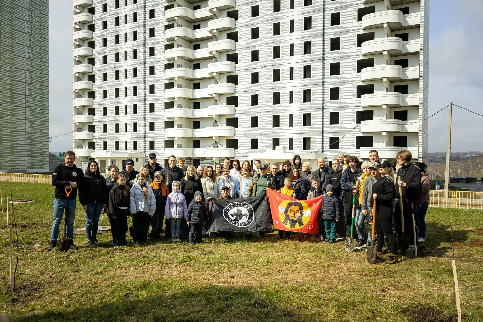 В школе №23 Курска заложили яблоневый сад