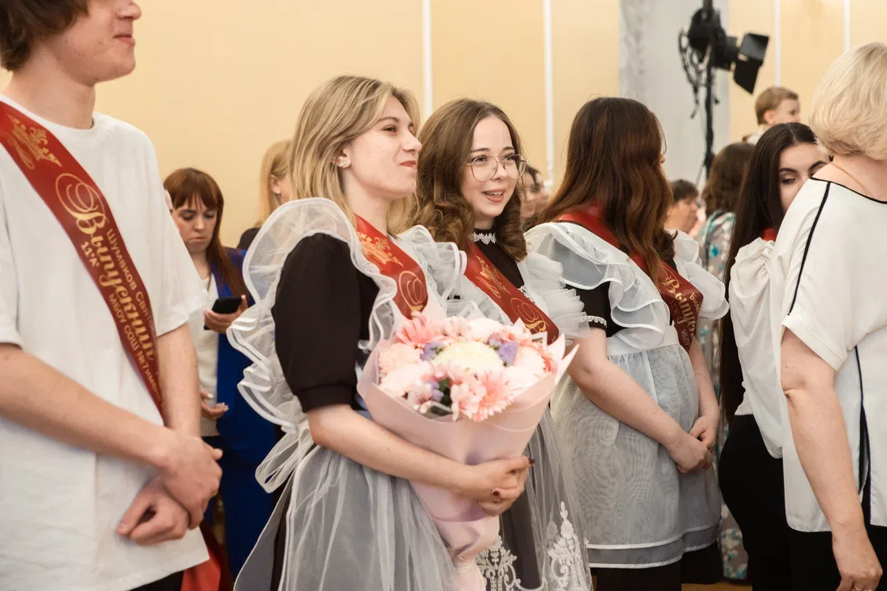 Последний школьный звонок прозвучал для выпускников курской школы №7