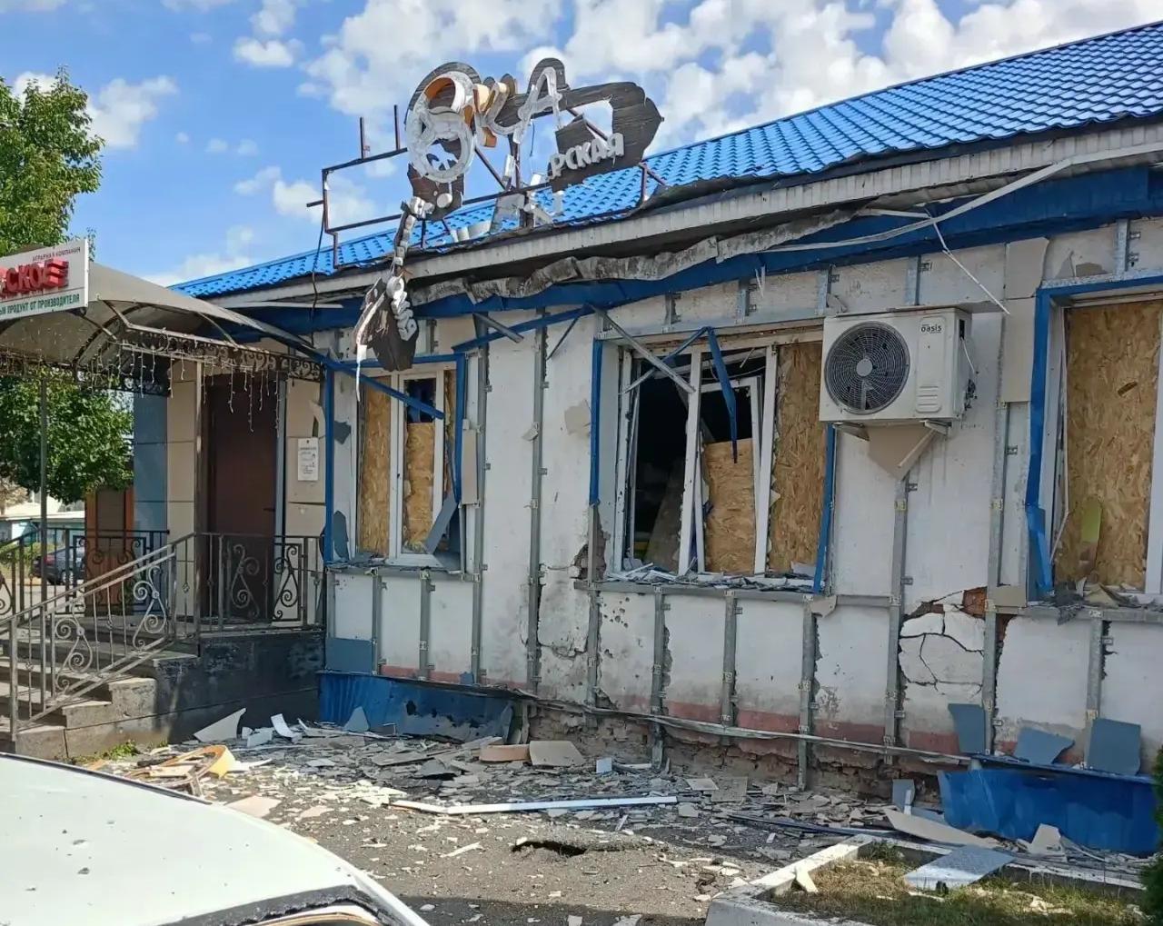 Пять человек ранены в результате удара ВСУ по хлебному магазину в Курской области