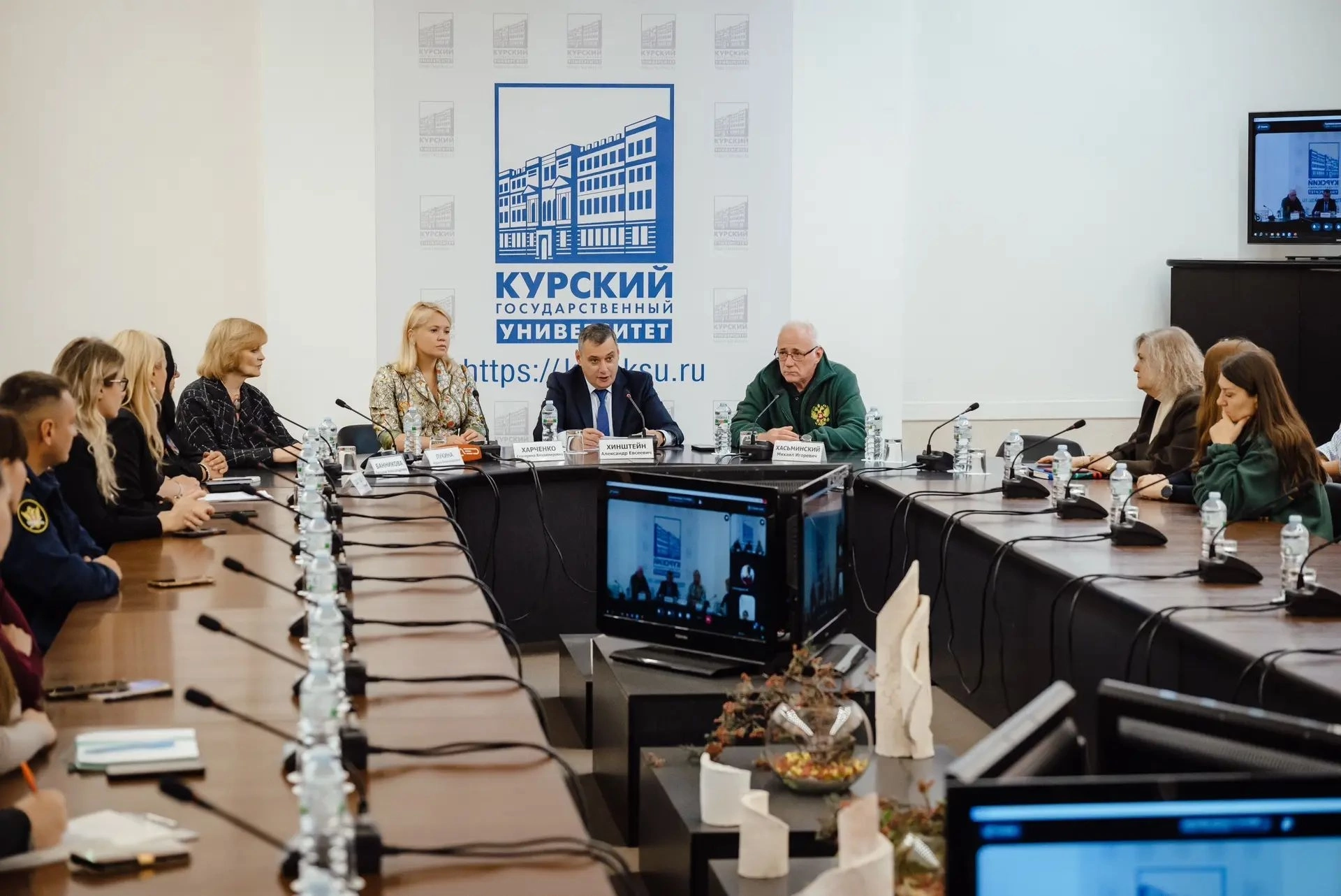Александр Хинштейн открыл семинар по психологической помощи детям в Курской области