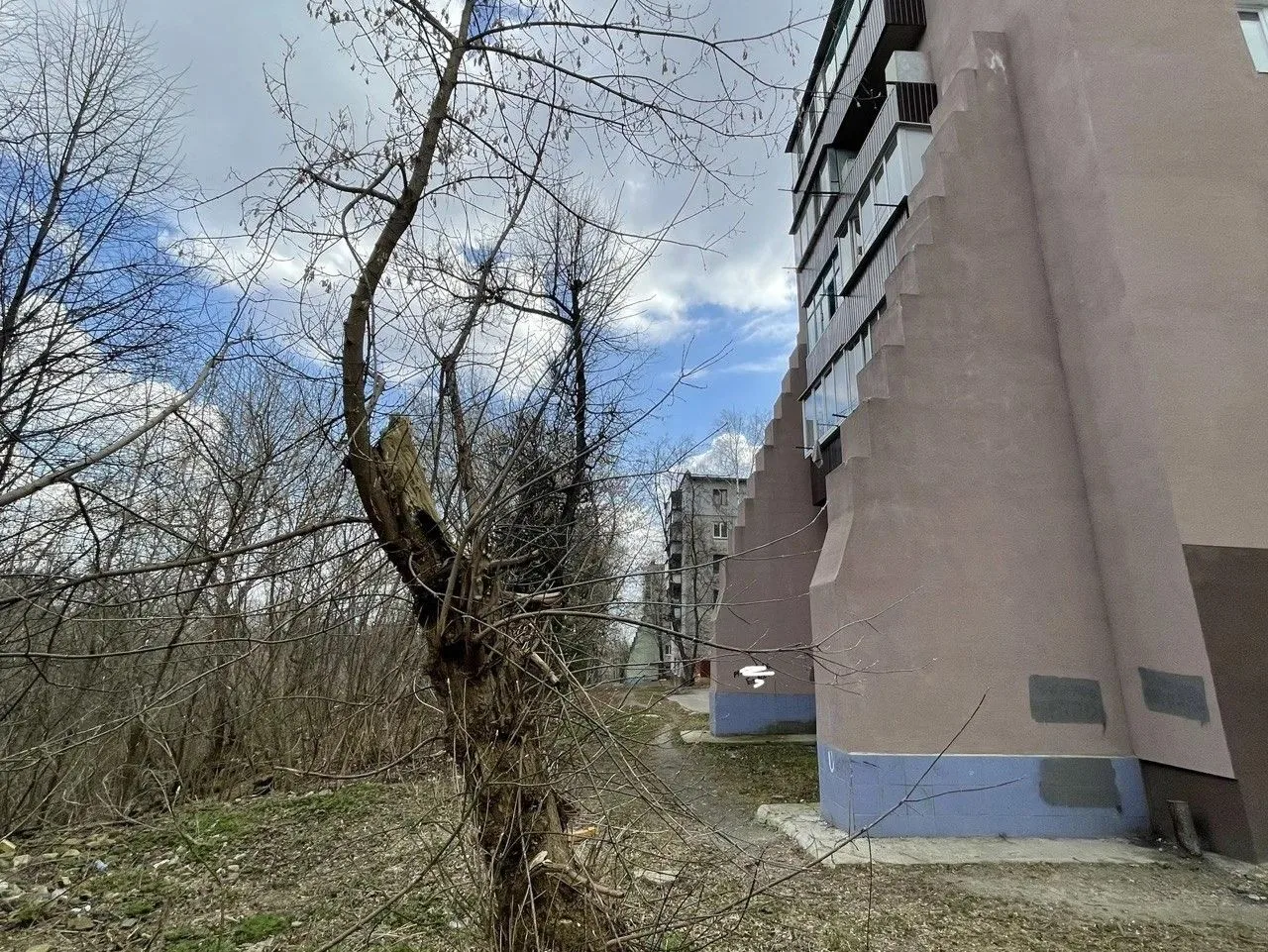 В Курске решат проблему со сползающими в овраг МКД на Карла Маркса