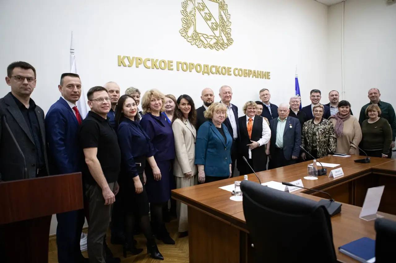 В Курске обсудили ремонт дорог, озеленение и уборку остановок