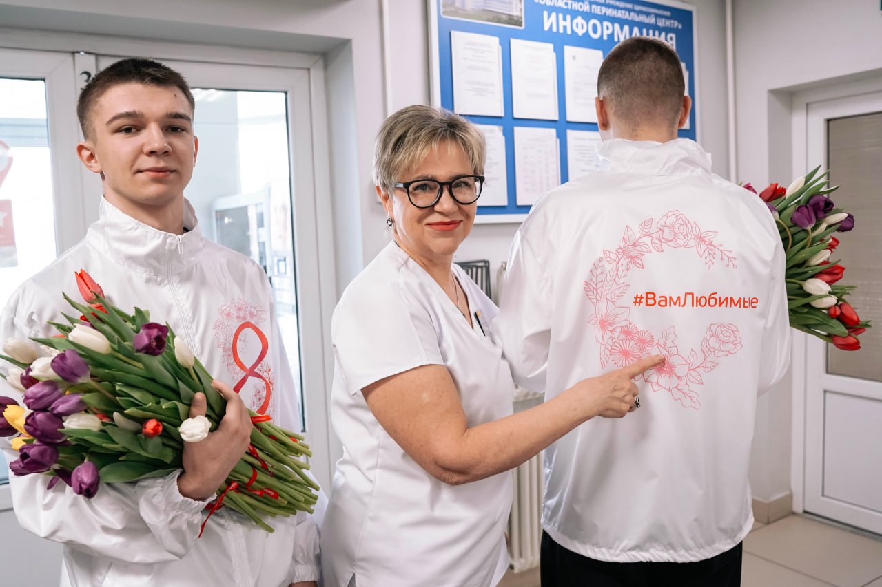 Глава Администрации Курской области поздравил сотрудниц перинатального центра с 8 Марта