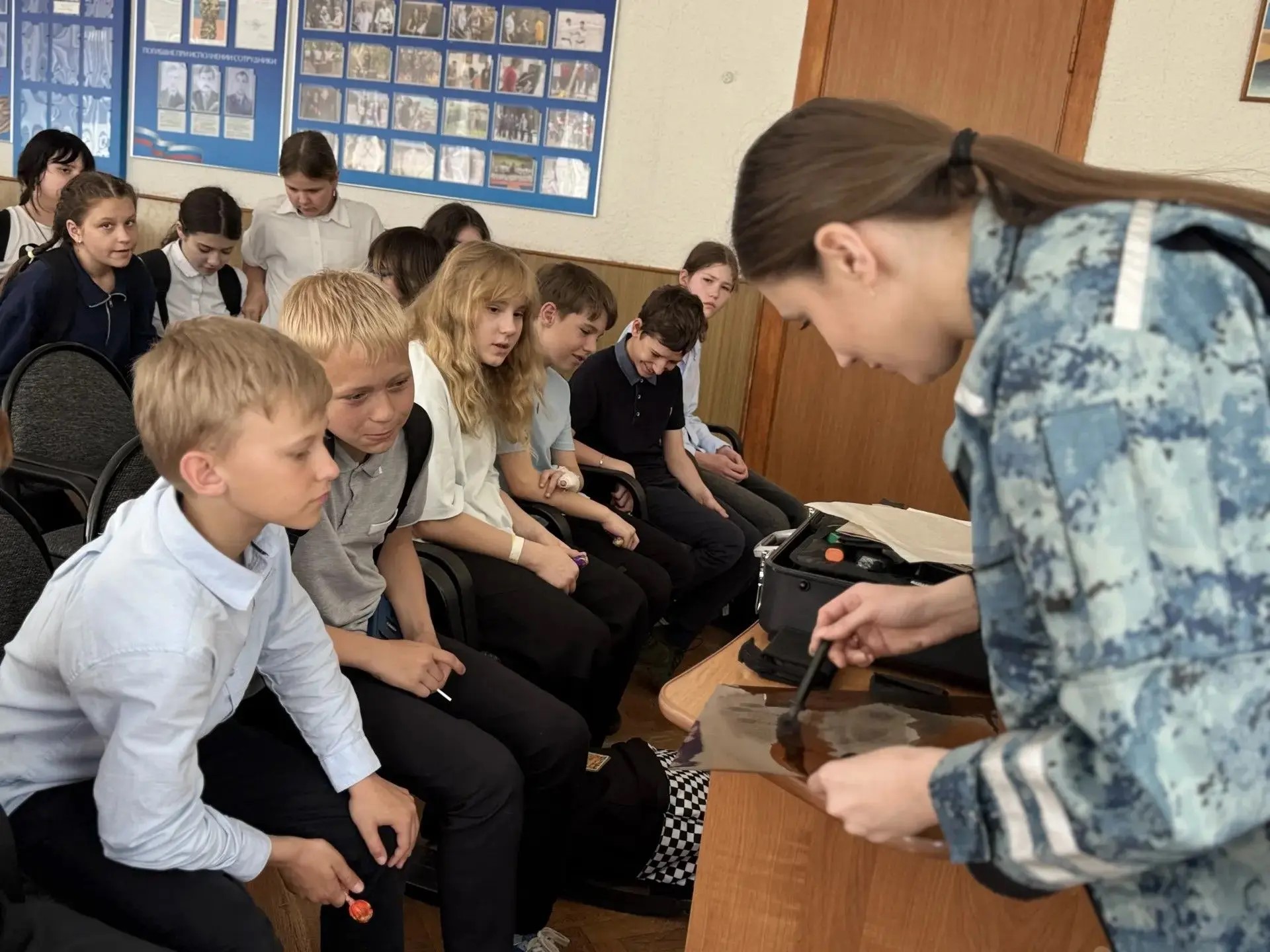 Курские школьники познакомились с работой полицейских