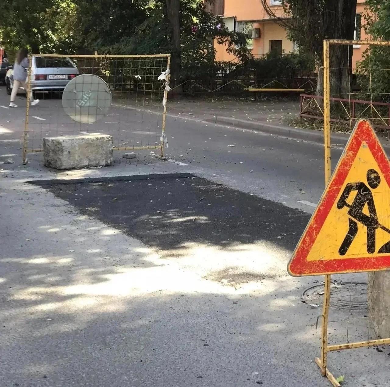 В Курске на нескольких улицах восстановили грунт и асфальт после разрытий