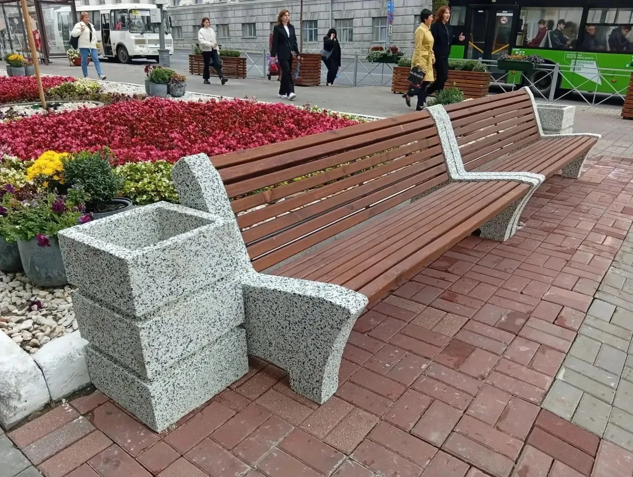 В центре Курска установят появится 120 новых скамеек