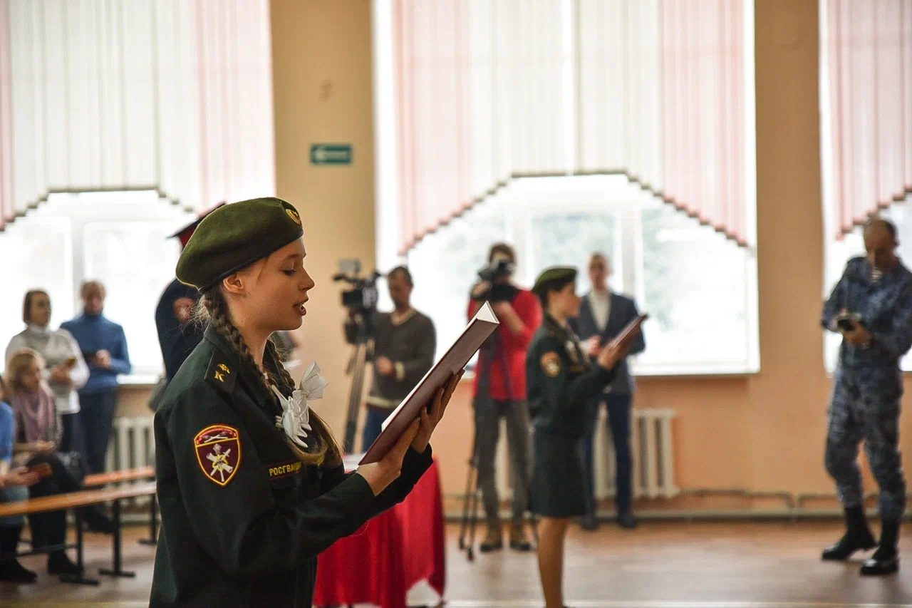 Восьмиклассники курской школы №15 дали клятву кадетов
