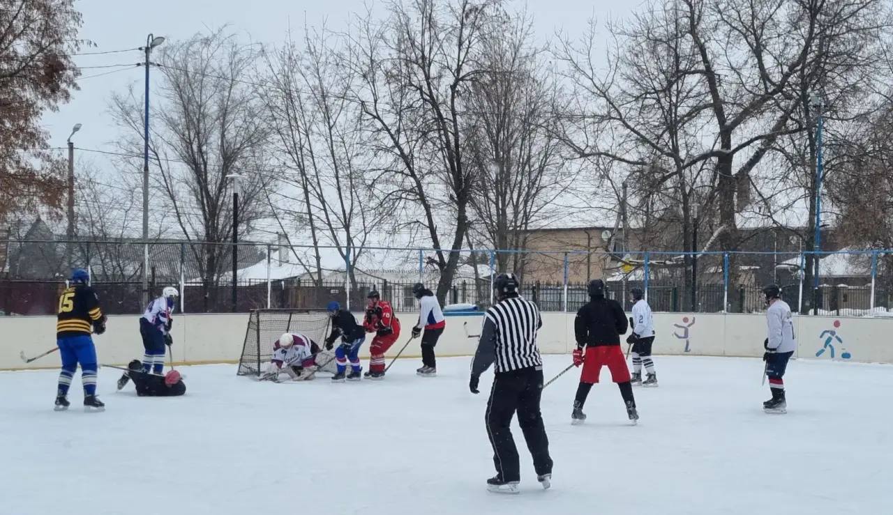 В Курске сыграли хоккей в честь годовщины освобождения города 