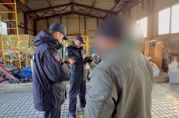 В Курске нелегальные рабочие заплатили штраф