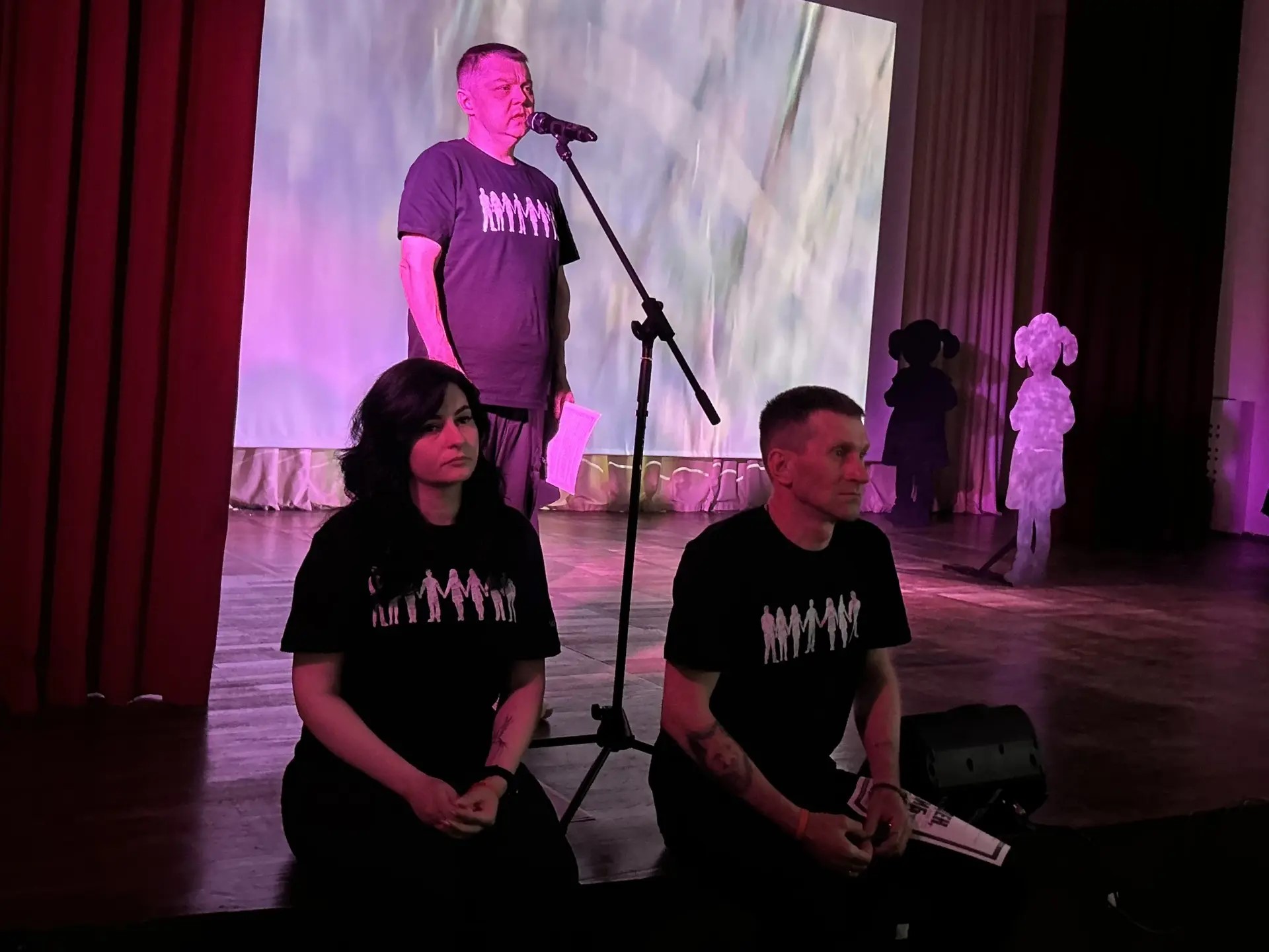 Восемь курских волонтеров поставили спектакль «Найти нельзя забыть»