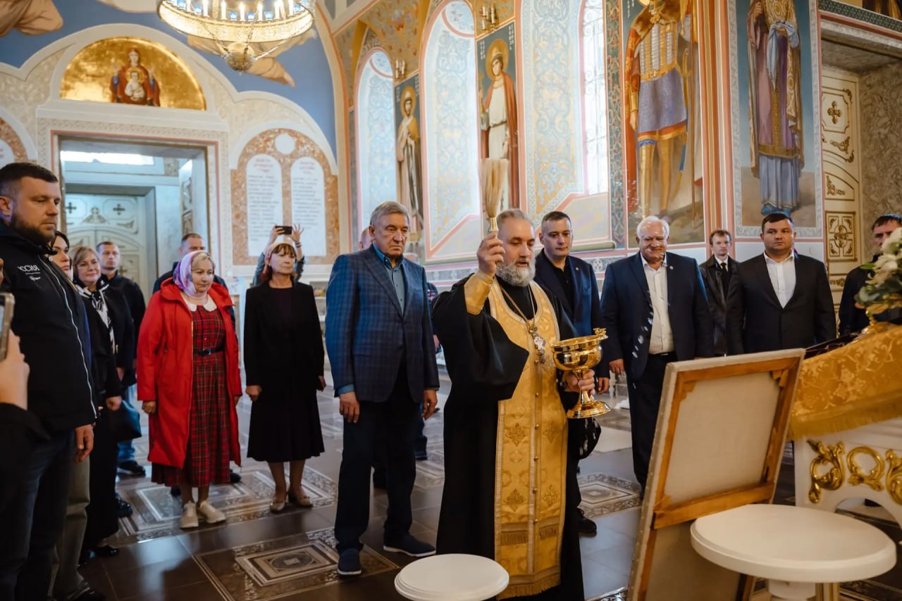 Губернатор Александр Хинштейн поздравил курян с Вербным воскресеньем