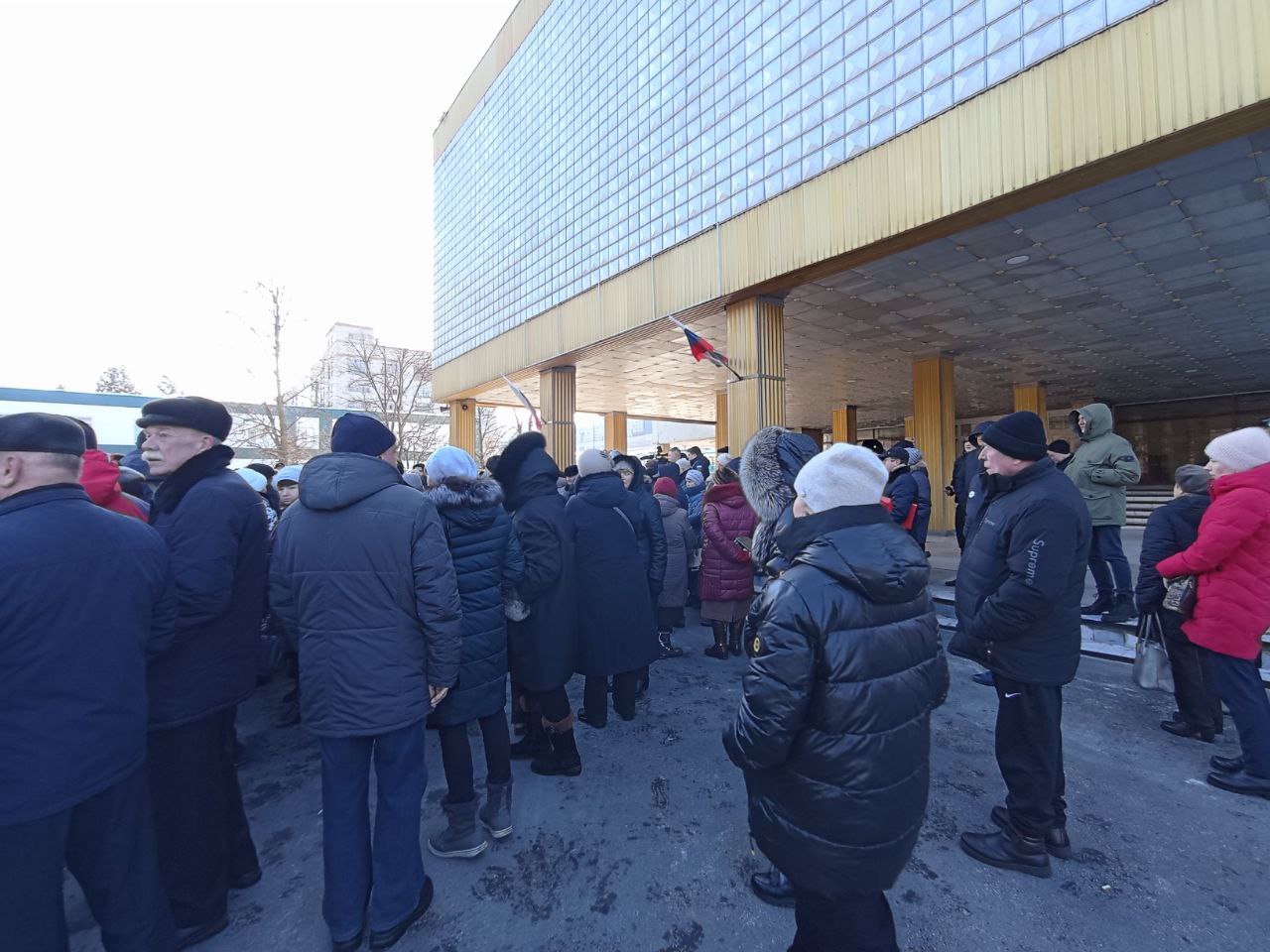Роман Старовойт встретился с жителями Курска по поводу строительства завода азотных удобрений