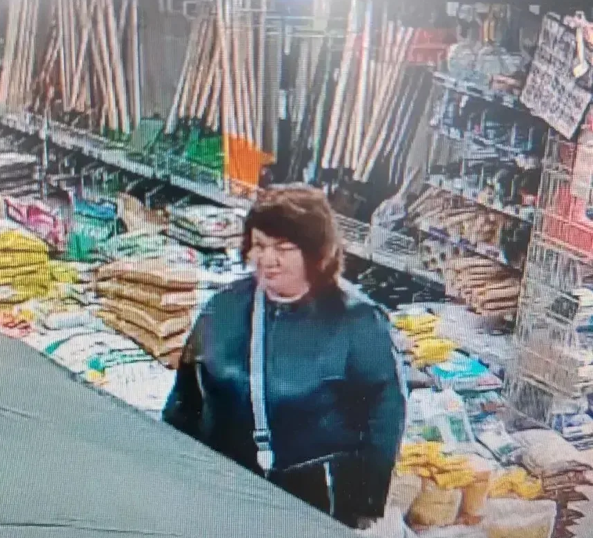 Курская полиция устанавливает личность женщины с кадров камеры наблюдения в магазине